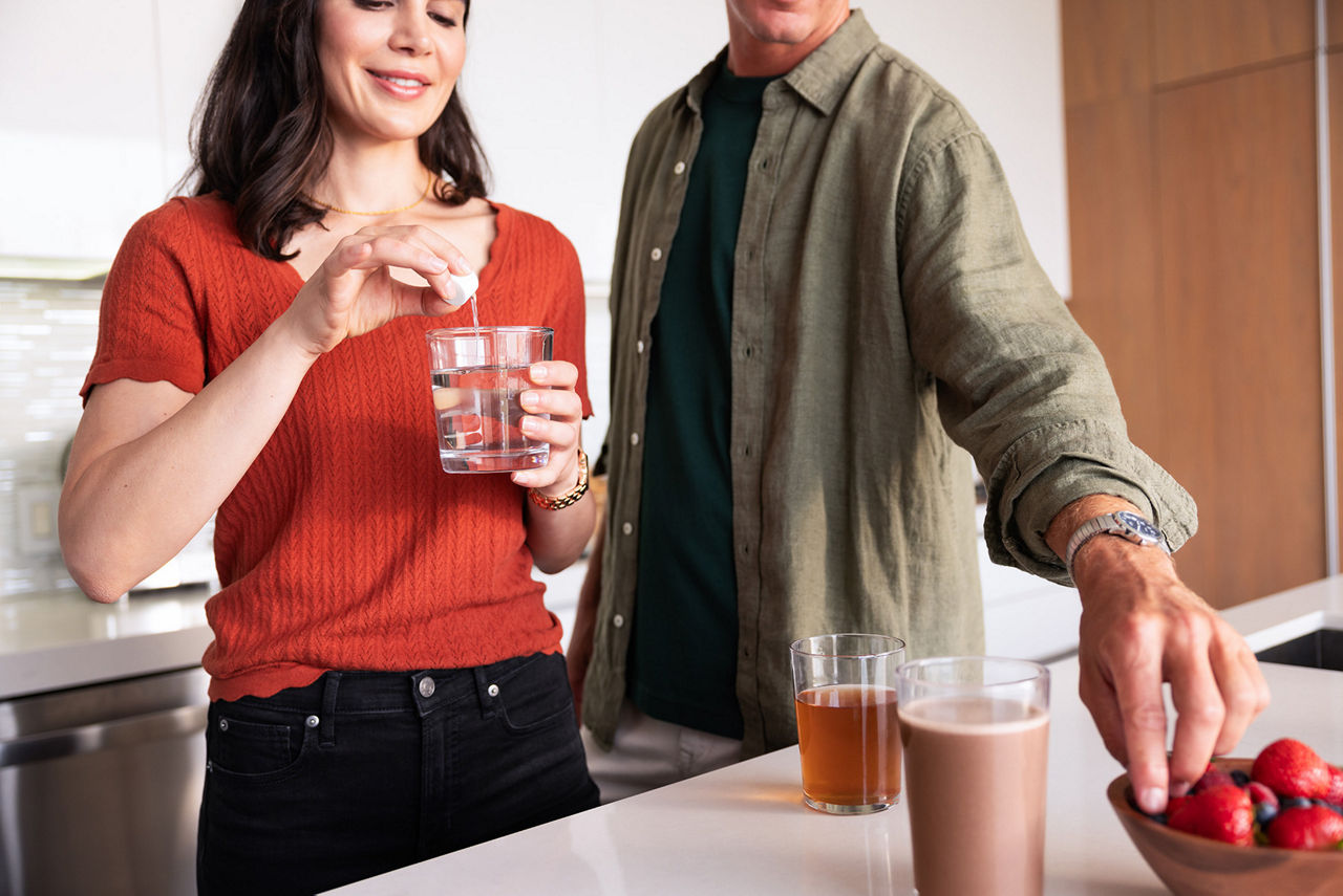 homme femme petit déjeuner sain cuisine